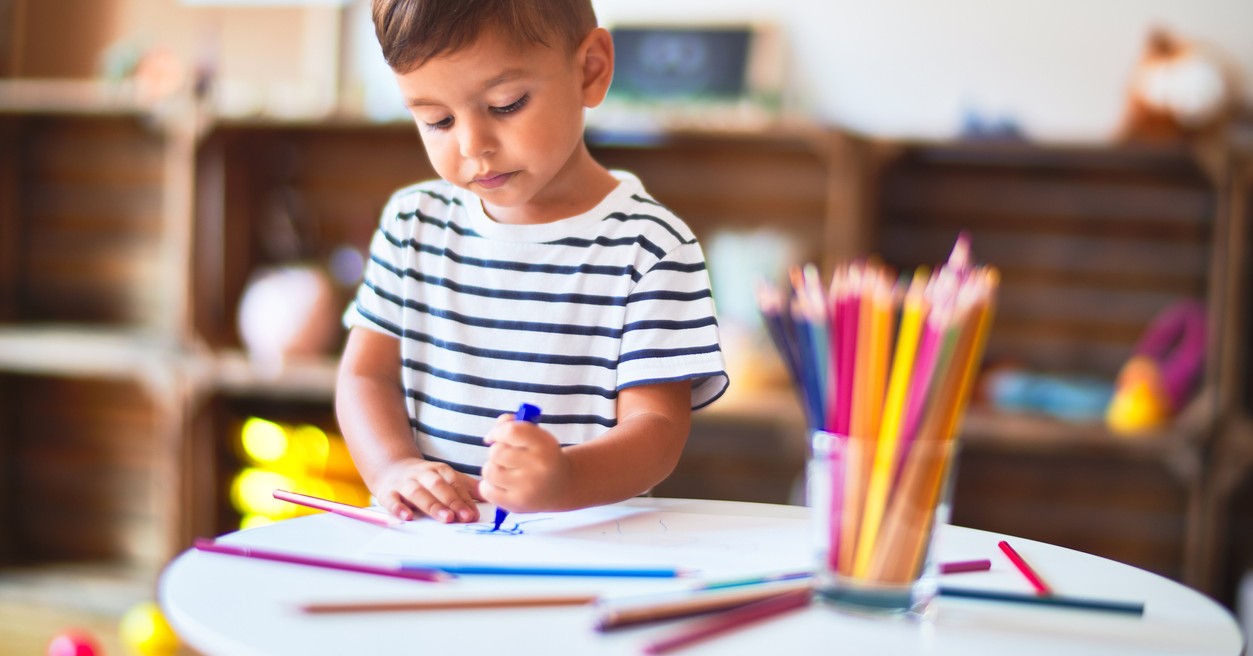 nino pintando SOCIAL