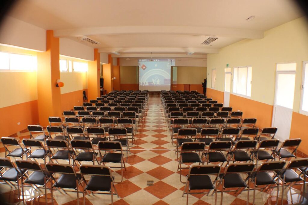 sillas para salon de evento